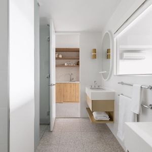 Deluxe Studio Suite